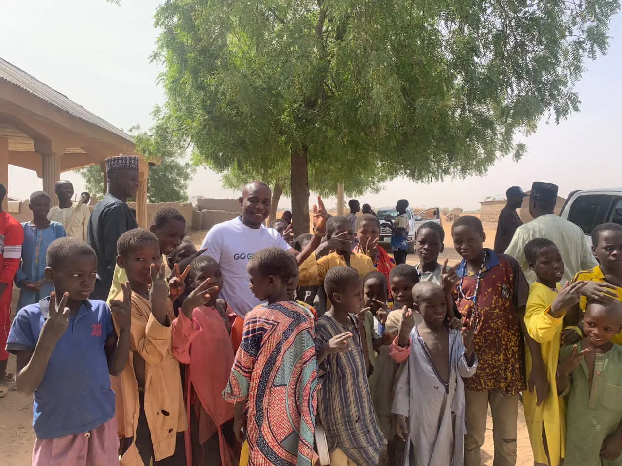 Children and residents gathered at a Go Green Nigeria Foundation community visit